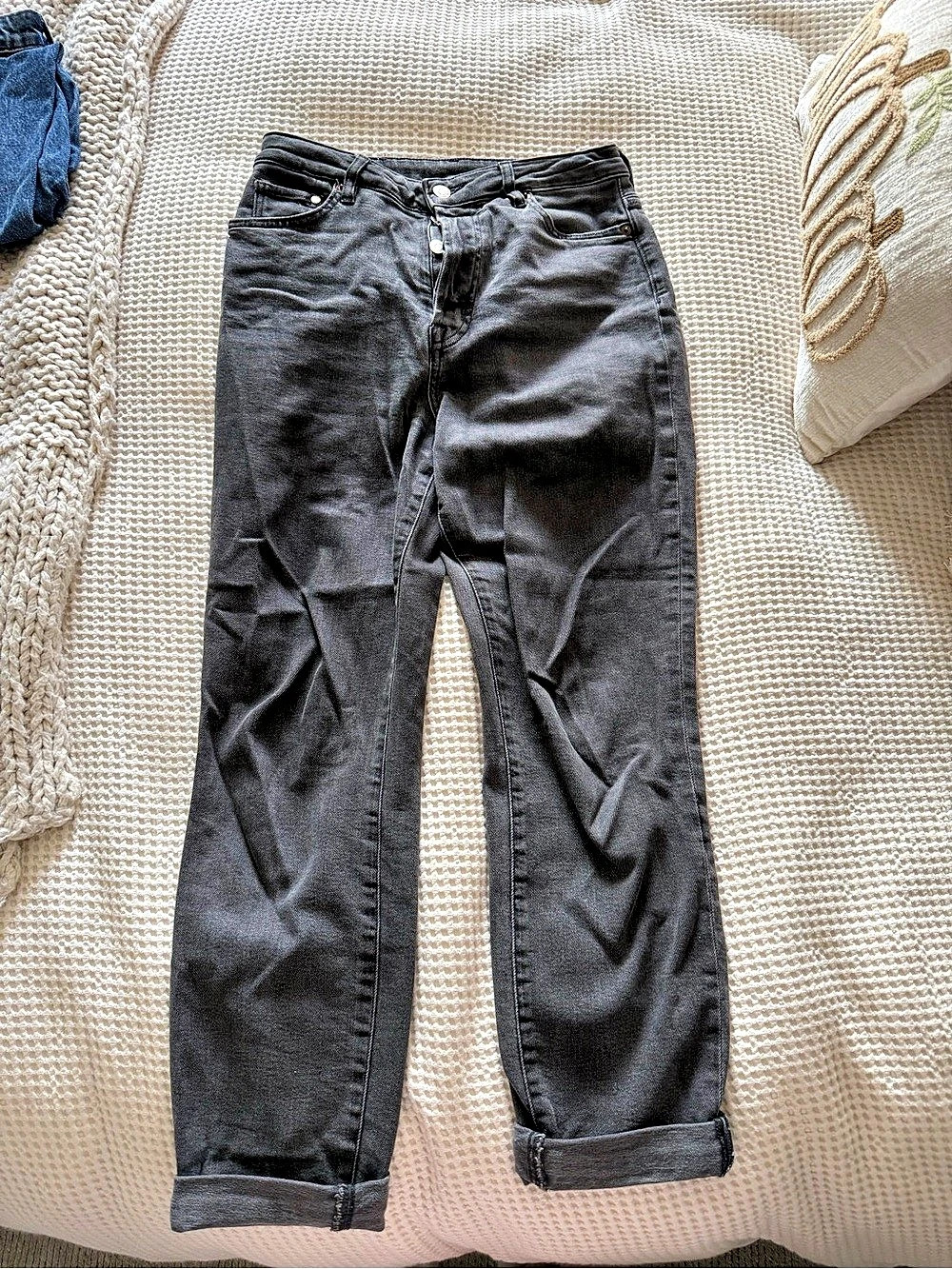 MOM JEANS Ultra High Waist Jean Mom Black Denim Size US 4 H&M